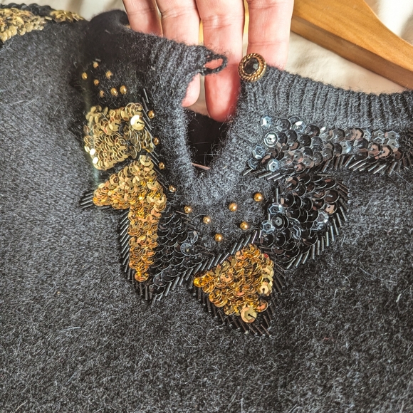 📼Vintage 80s Jane Ashley Black Lamb Wool & Angora Sequined Sweater - Small - Picture 13 of 14